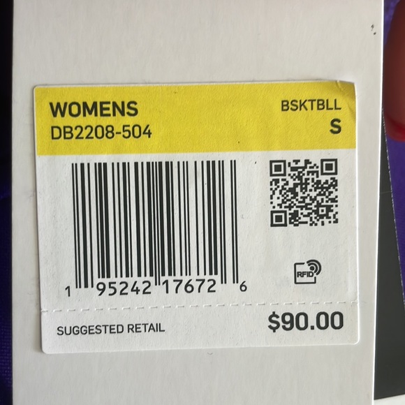 Super soft Los Angeles Lakers Courtside Fleece Hoodie - Picture 9 of 9